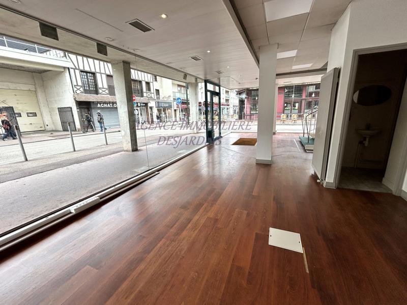 Local commercial - 207 m²