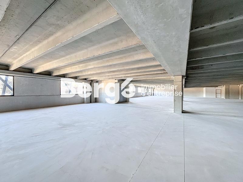 Entrepôt - 2 455 m²