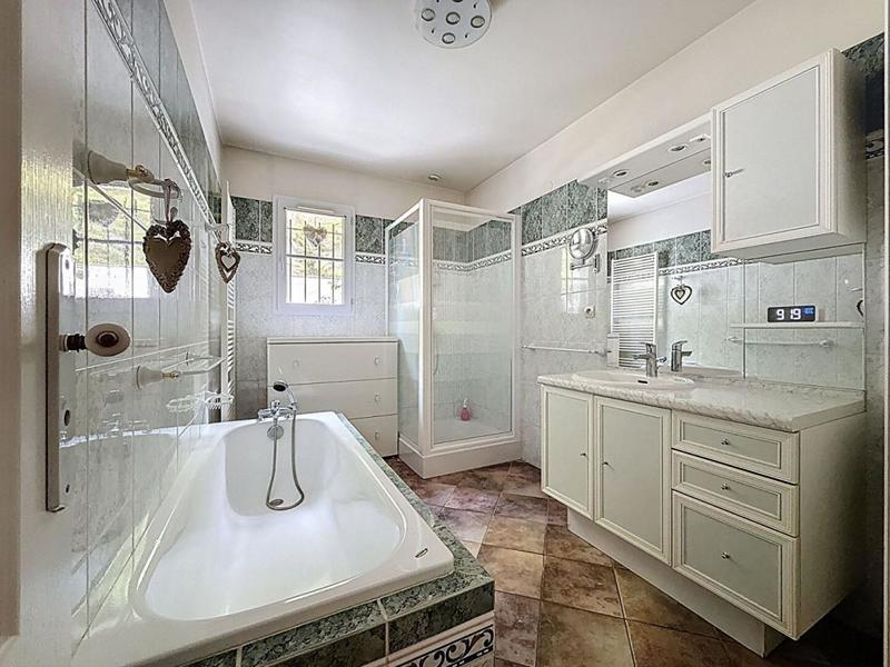 Maison - 177 m² - 6 pièces