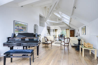 Maison - 240 m² - 6 pièces