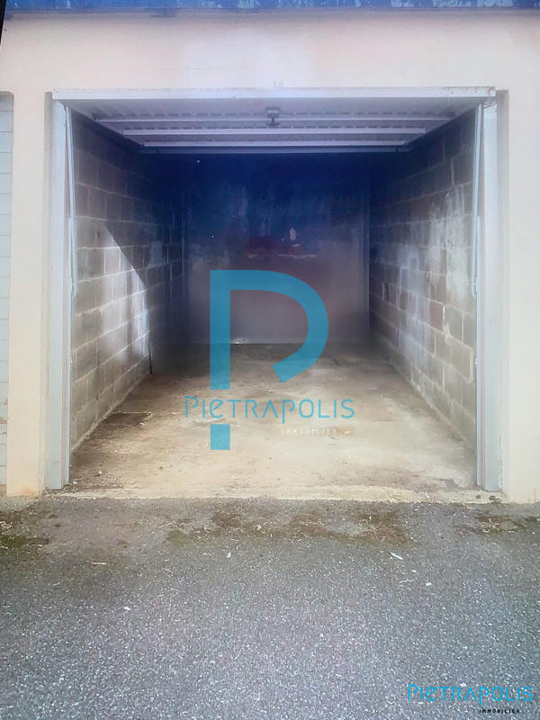 Parking / Garage - 11 m²