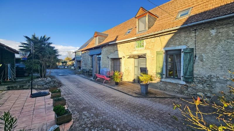 Maison - 205 m² - 8 pièces