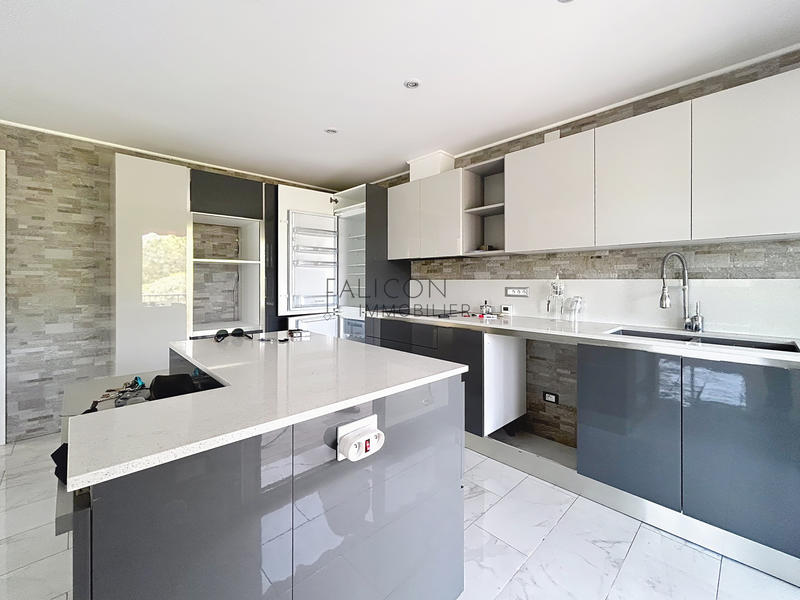 Villa - 320 m² - 8 pièces