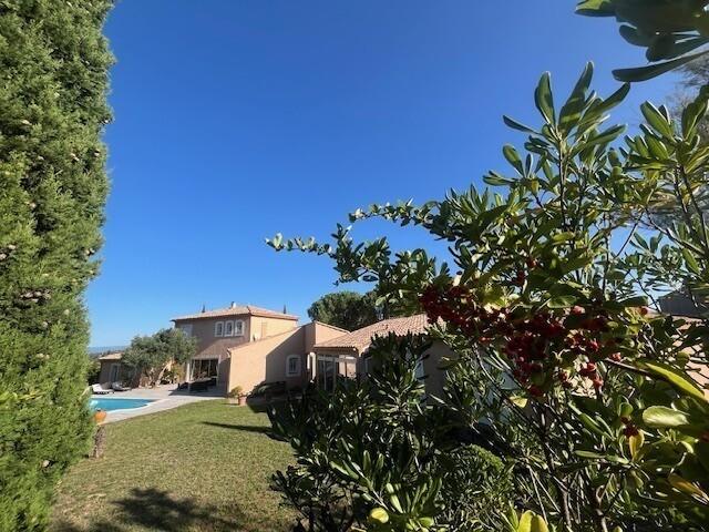 Maison - 269 m² - 11 pièces