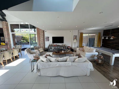 Maison - 250 m² - 9 pièces