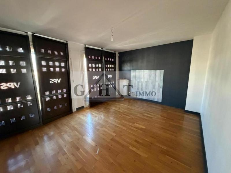 Entrepôt - 1 300 m²