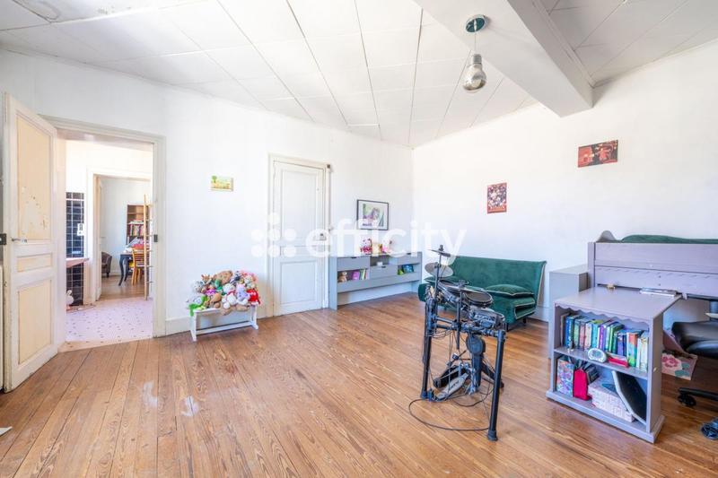 Maison - 300 m² - 8 pièces