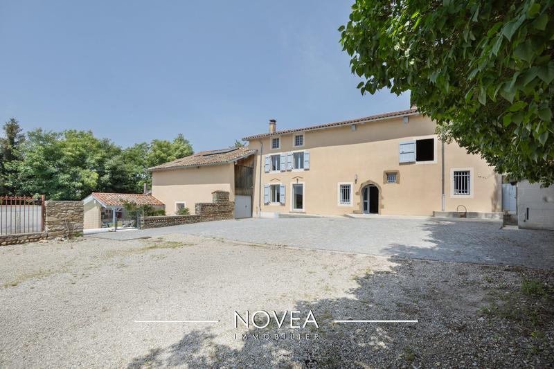 Maison ancienne - 210 m² - 5 pièces