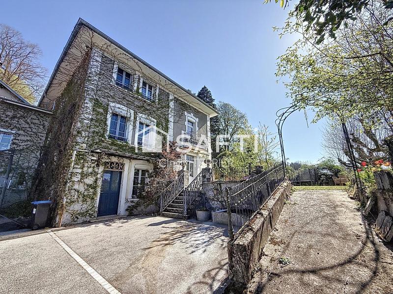 Maison de maîtres - 242 m² - 7 pièces