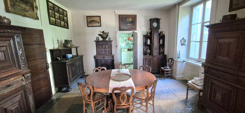 Maison - 222 m² - 9 pièces