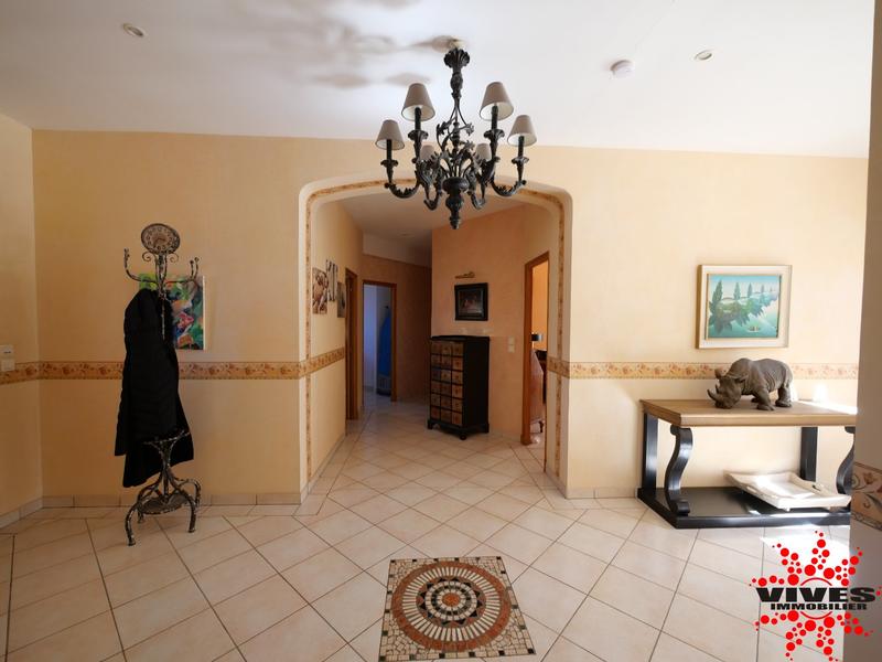 Villa - 213 m² - 6 pièces