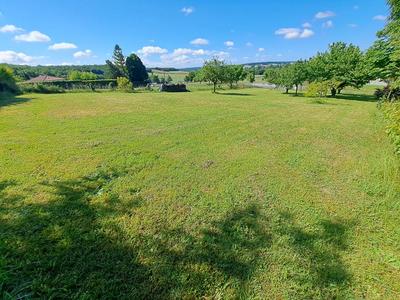 Terrain constructible - 1 500 m²