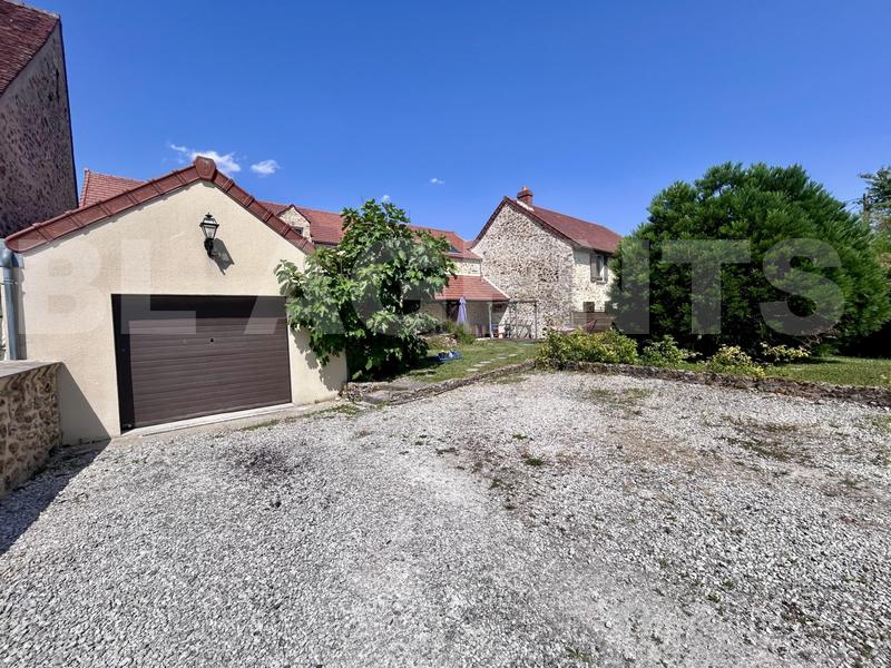 Maison traditionnelle - 199 m² - 7 pièces