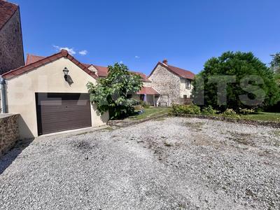 Maison traditionnelle - 199 m² - 7 pièces