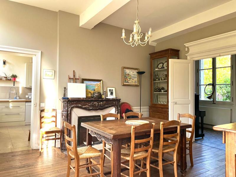 Propriété - 288 m² - 10 pièces