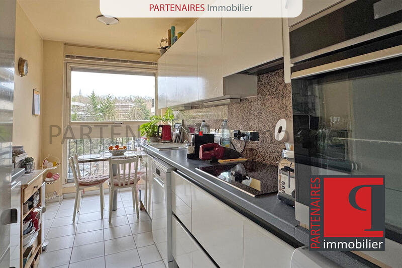 Appartement - 93 m² - 5 pièces