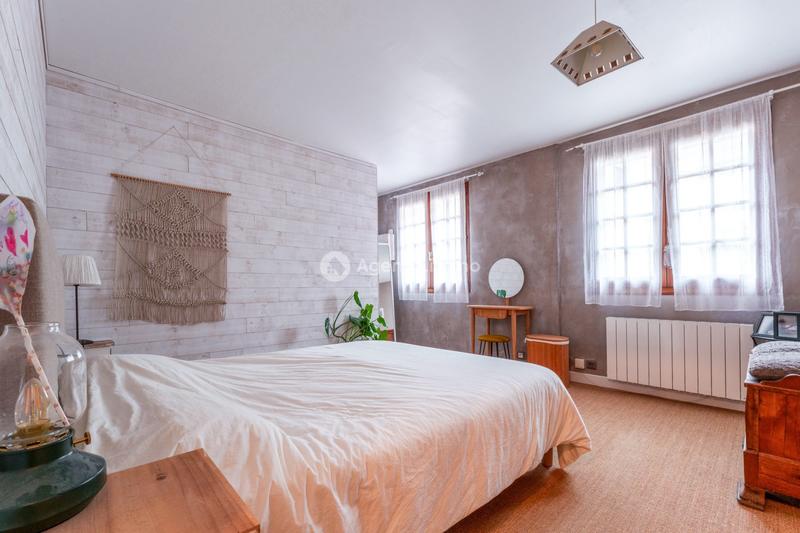 Maison traditionnelle - 151 m² - 7 pièces