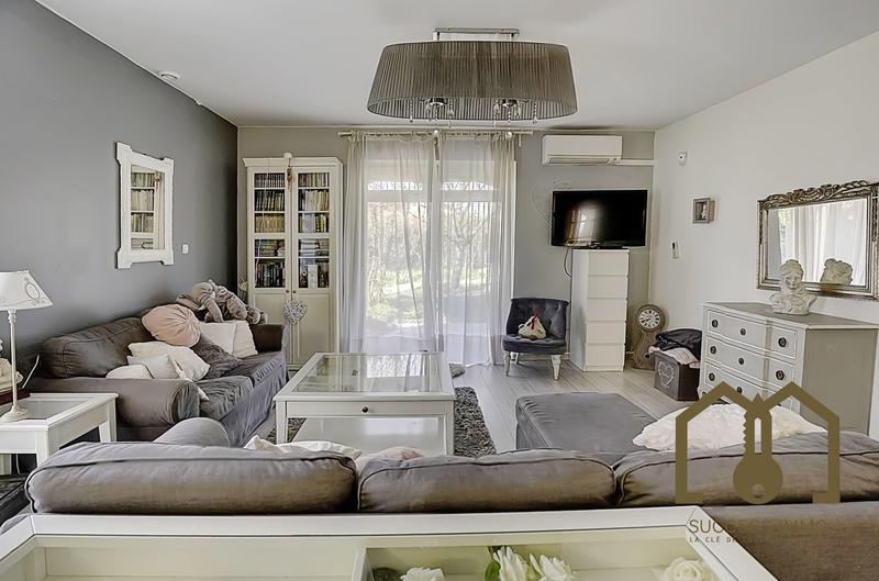 Maison traditionnelle - 200 m² - 8 pièces