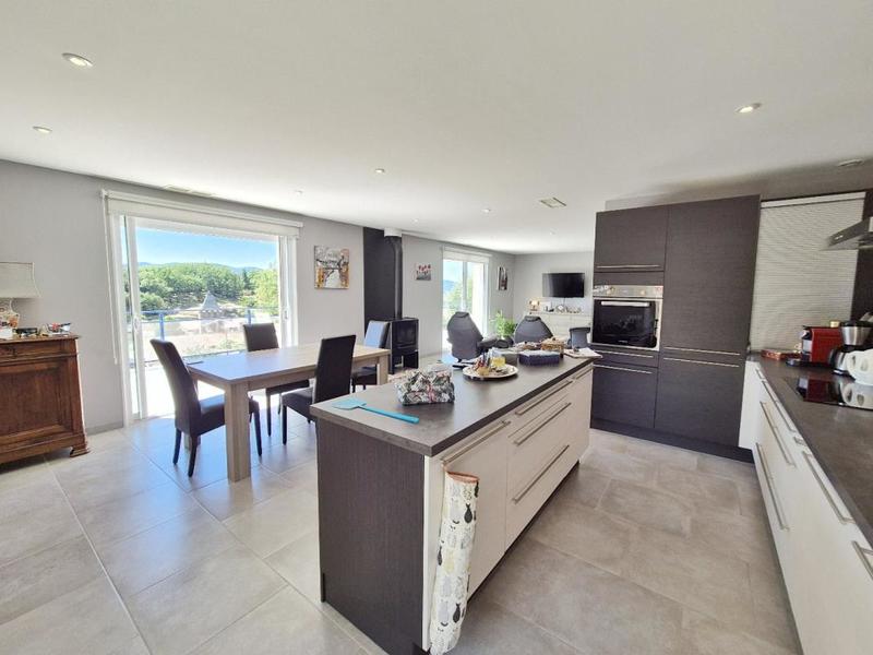 Maison - 200 m² - 6 pièces