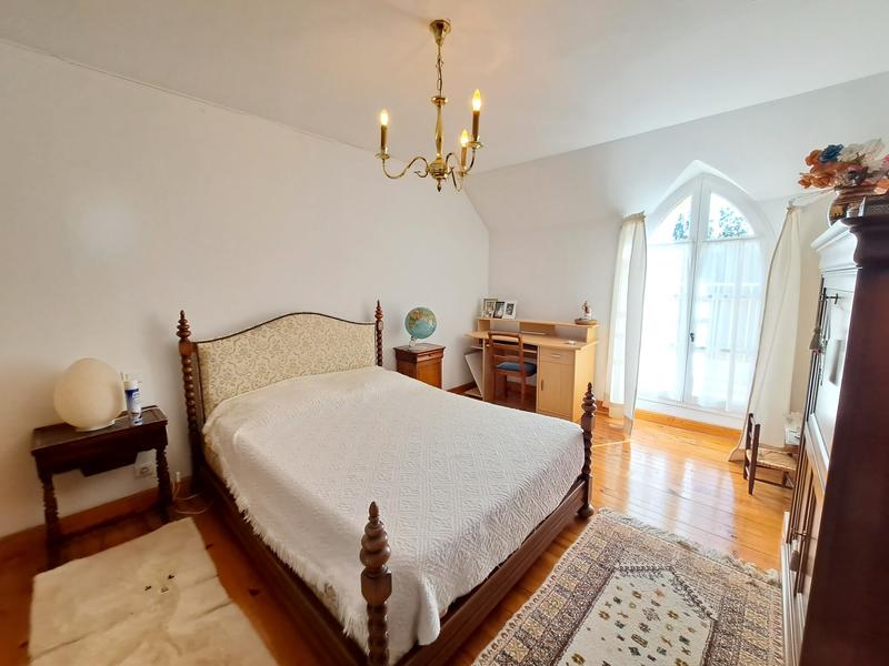 Maison - 406 m² - 9 pièces