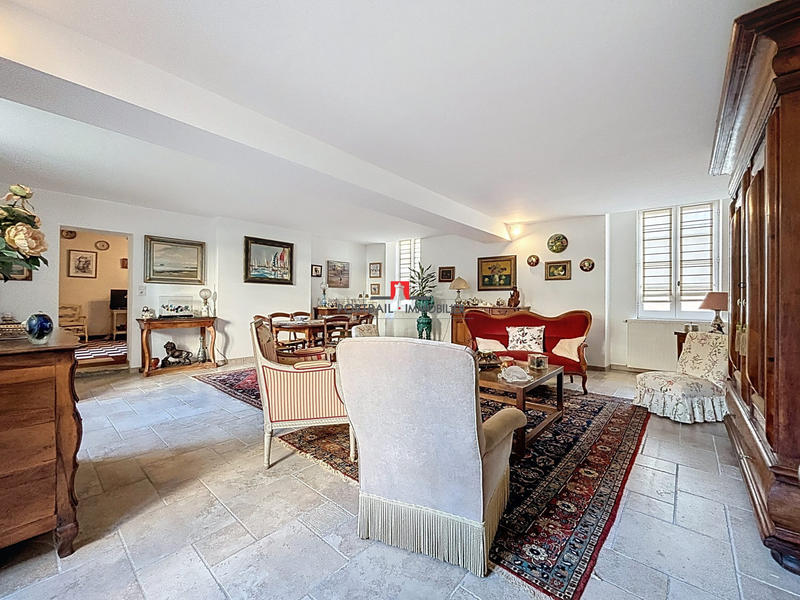 Maison - 251 m² - 5 pièces