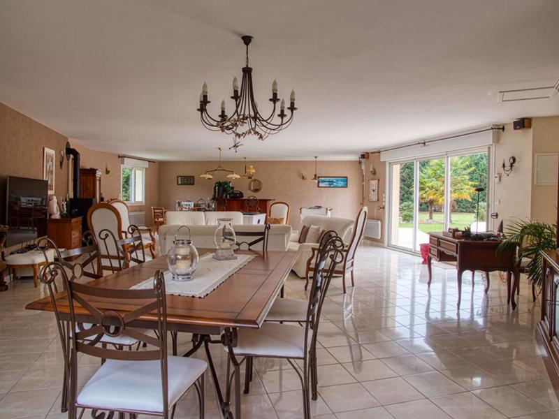 Maison - 287 m² - 10 pièces