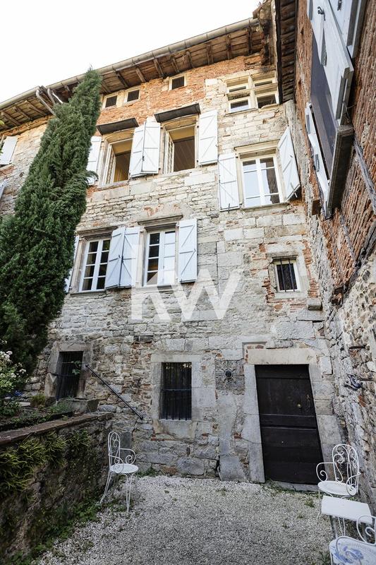 Maison - 680 m² - 18 pièces