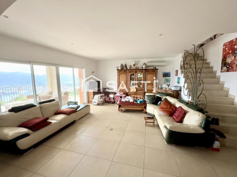 Villa - 263 m² - 9 pièces