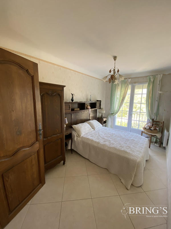 Villa - 181 m² - 9 pièces