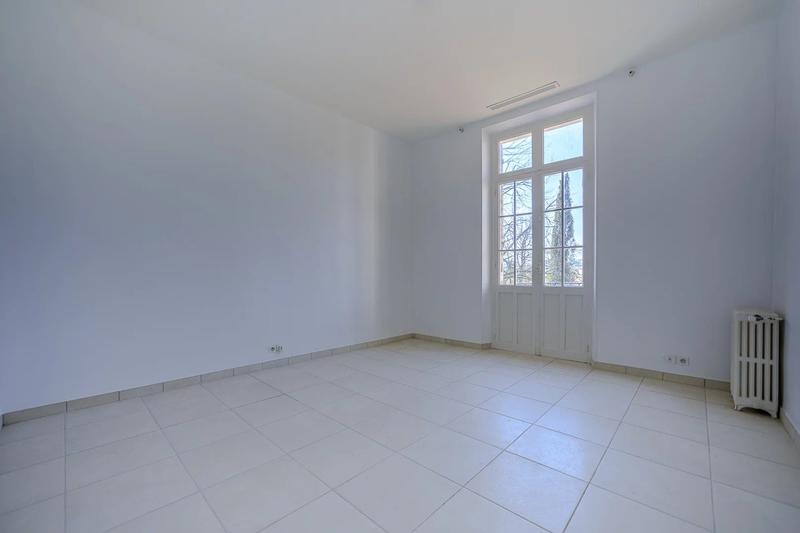 Maison - 300 m² - 7 pièces