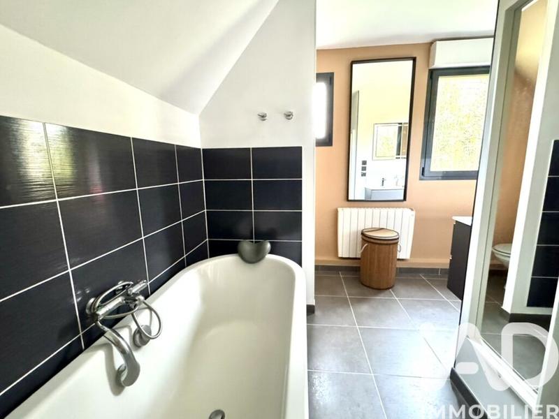 Maison - 222 m² - 7 pièces