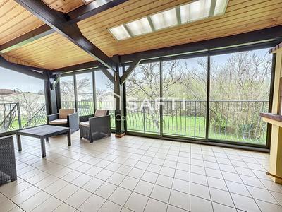 Maison - 217 m² - 8 pièces