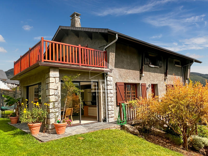 Maison - 225 m² - 9 pièces