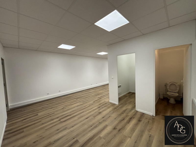 Local commercial - 120 m² - 3 pièces