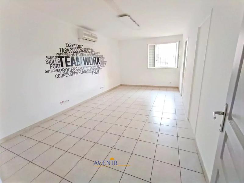 Bureau - 143 m² - 10 pièces