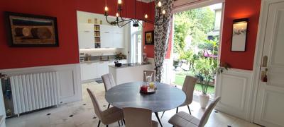 Maison - 327 m² - 12 pièces