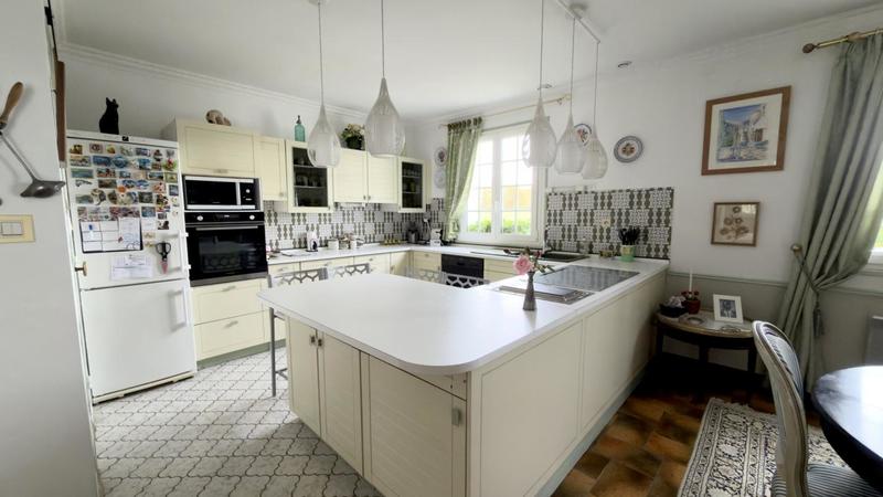 Demeure - 216 m² - 7 pièces