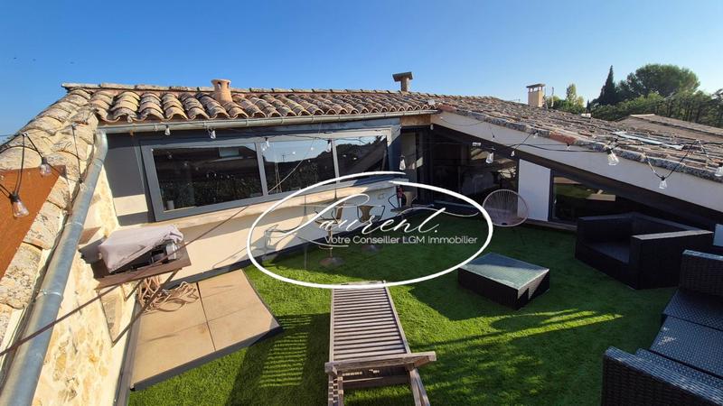 Maison - 243 m² - 8 pièces