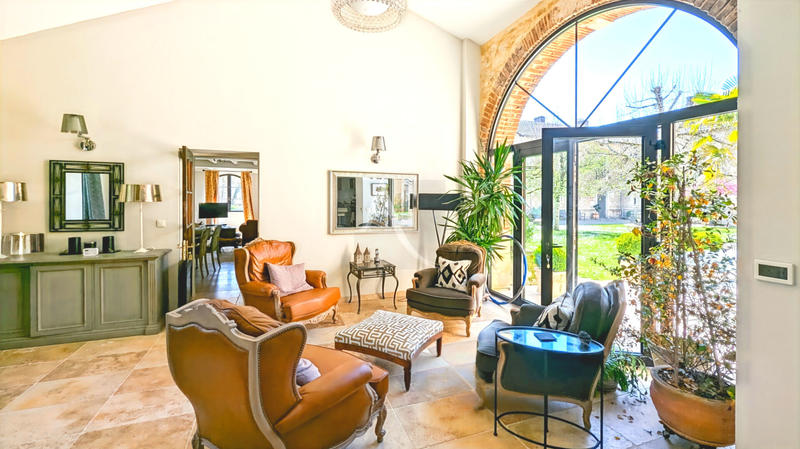 Demeure - 717 m² - 27 pièces