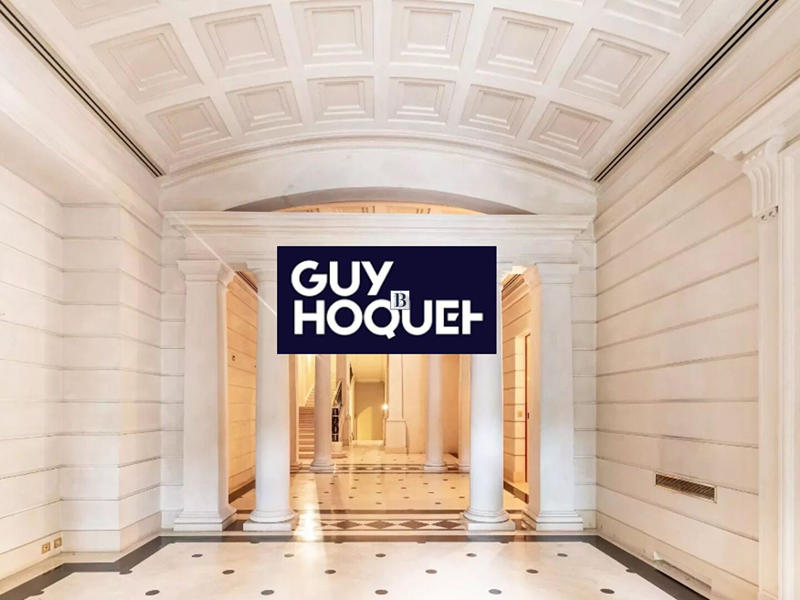 Maison - 1 061 m² - 12 pièces