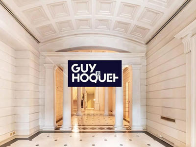 Maison - 1 061 m² - 12 pièces