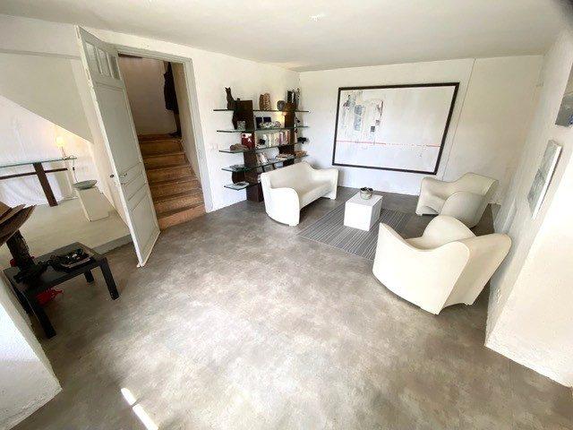 Maison traditionnelle - 300 m² - 8 pièces