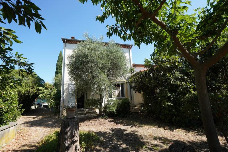 Maison - 240 m² - 11 pièces