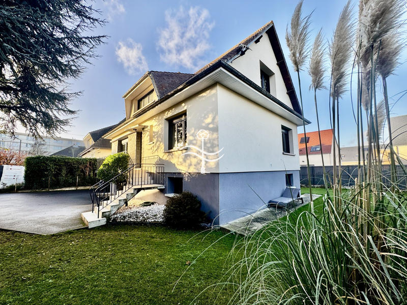 Maison - 208 m² - 9 pièces