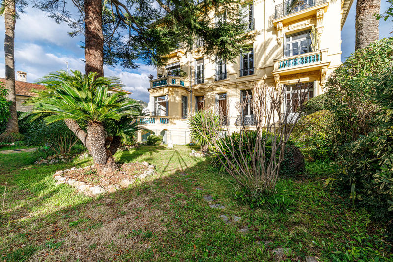 Appartement - 154 m² - 6 pièces