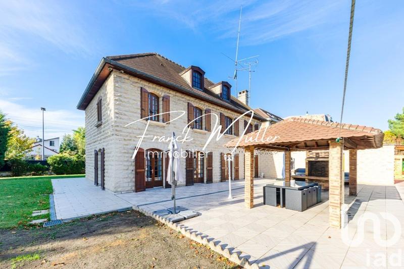 Maison - 270 m² - 9 pièces
