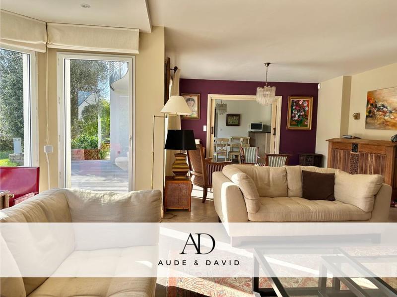 Maison - 220 m² - 8 pièces