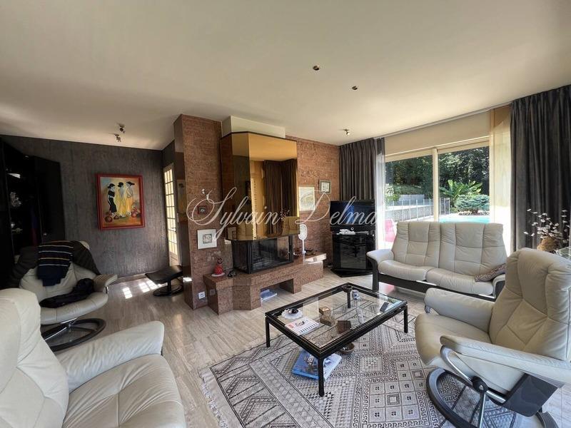 Maison - 220 m² - 7 pièces