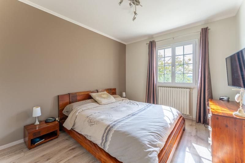 Maison - 181 m² - 7 pièces