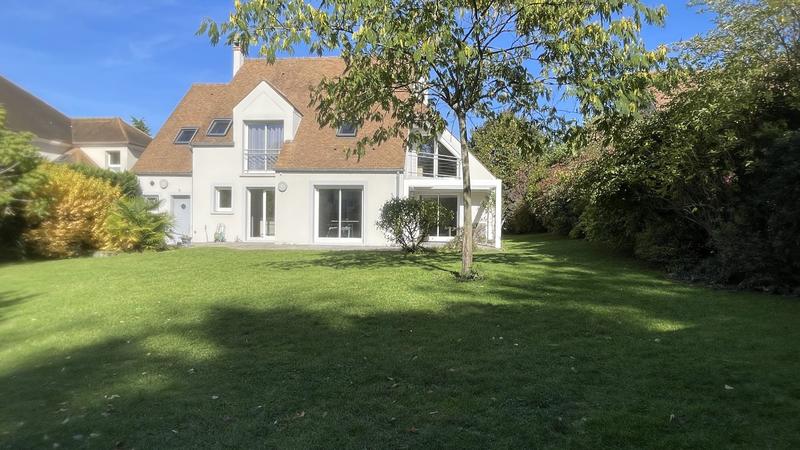 Maison - 210 m² - 8 pièces